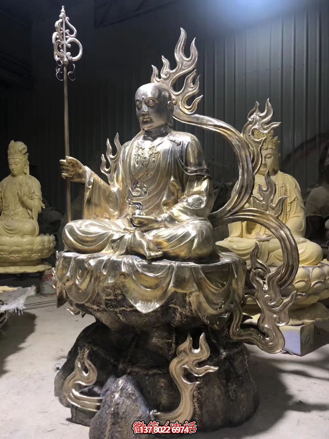 游覽地藏王大型寺廟景區，感受精美雕塑的神秘魅力