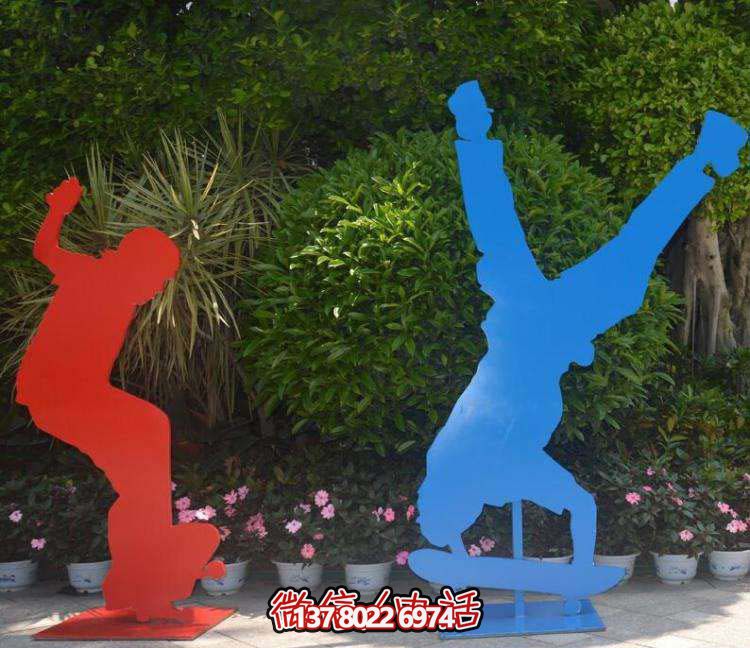 不銹鋼滑板雕塑，挑戰高難度運動