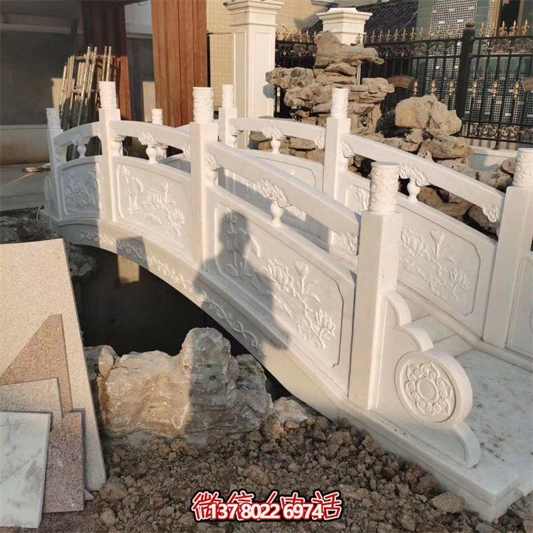 精美大理石雕刻欄桿，為景區(qū)公園拱橋添加裝飾美感和防護(hù)功能