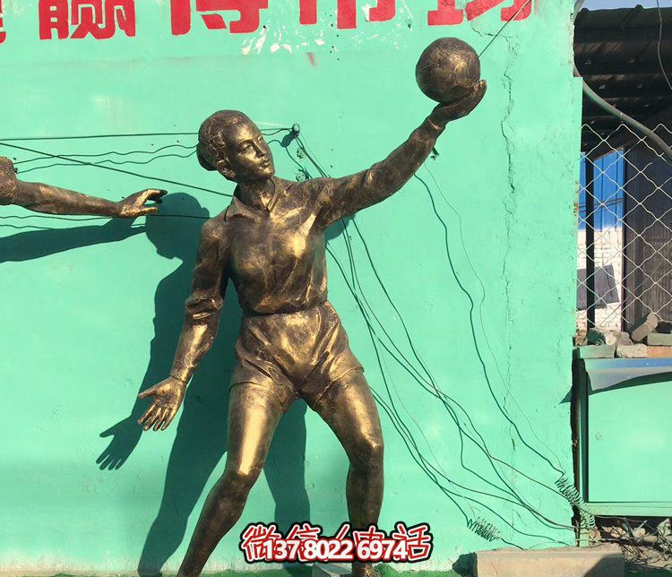 大型玻璃鋼排球?qū)W生雕塑，為廣場增添活力
