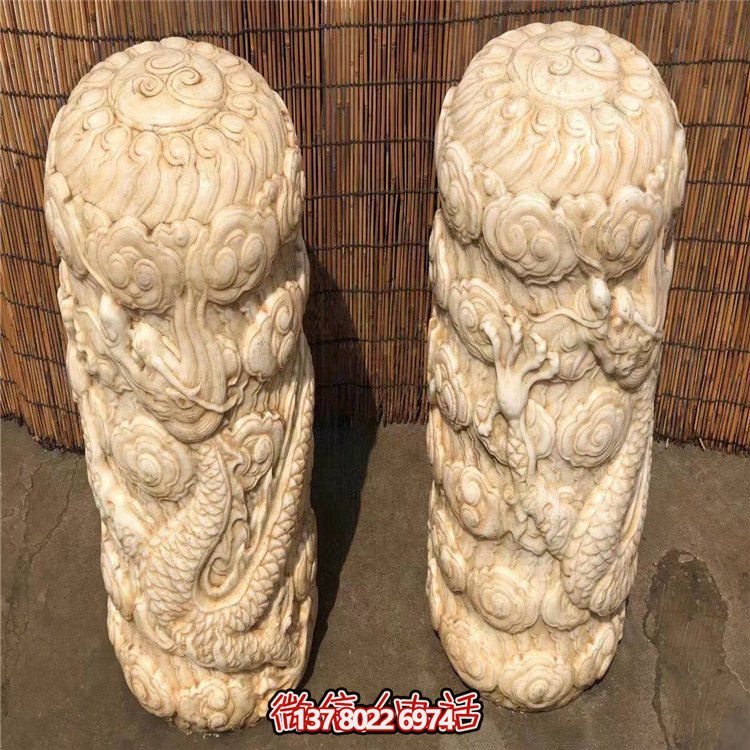 精美石柱浮雕擺件，添上龍庭院門口的濃濃文化氣息